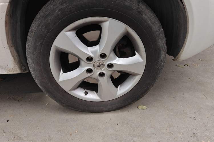 Used Renault Koleos 2012 2.5L Two-Wheel Drive Comfort Edition with Navigation Right Front Wheel Hub