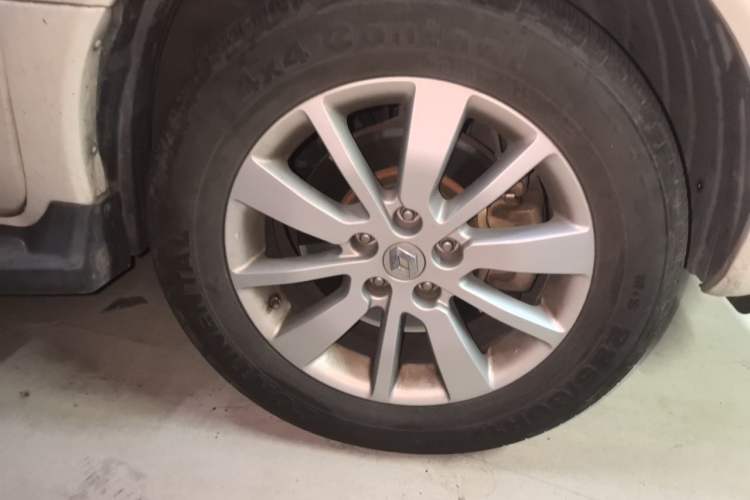 Used Renault Koleos 2012 2.5L Two-Wheel Drive Comfort Edition with Navigation Right Front Wheel Hub