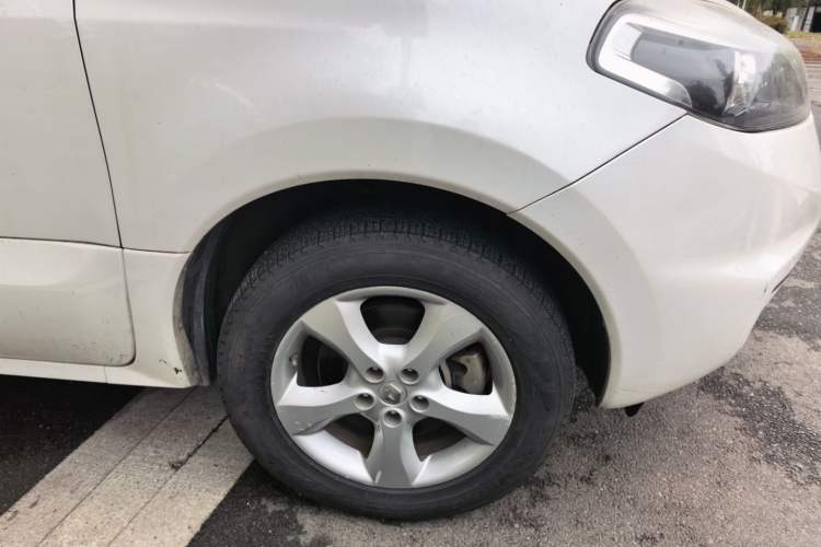 Used Renault Koleos 2012 2.5L Two-Wheel Drive Comfort Edition with Navigation Right Front Wheel Hub