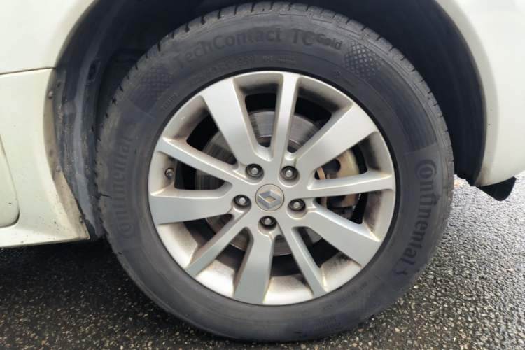 Used Renault Koleos 2012 2.5L Two-Wheel Drive Comfort Edition with Navigation Right Front Wheel Hub
