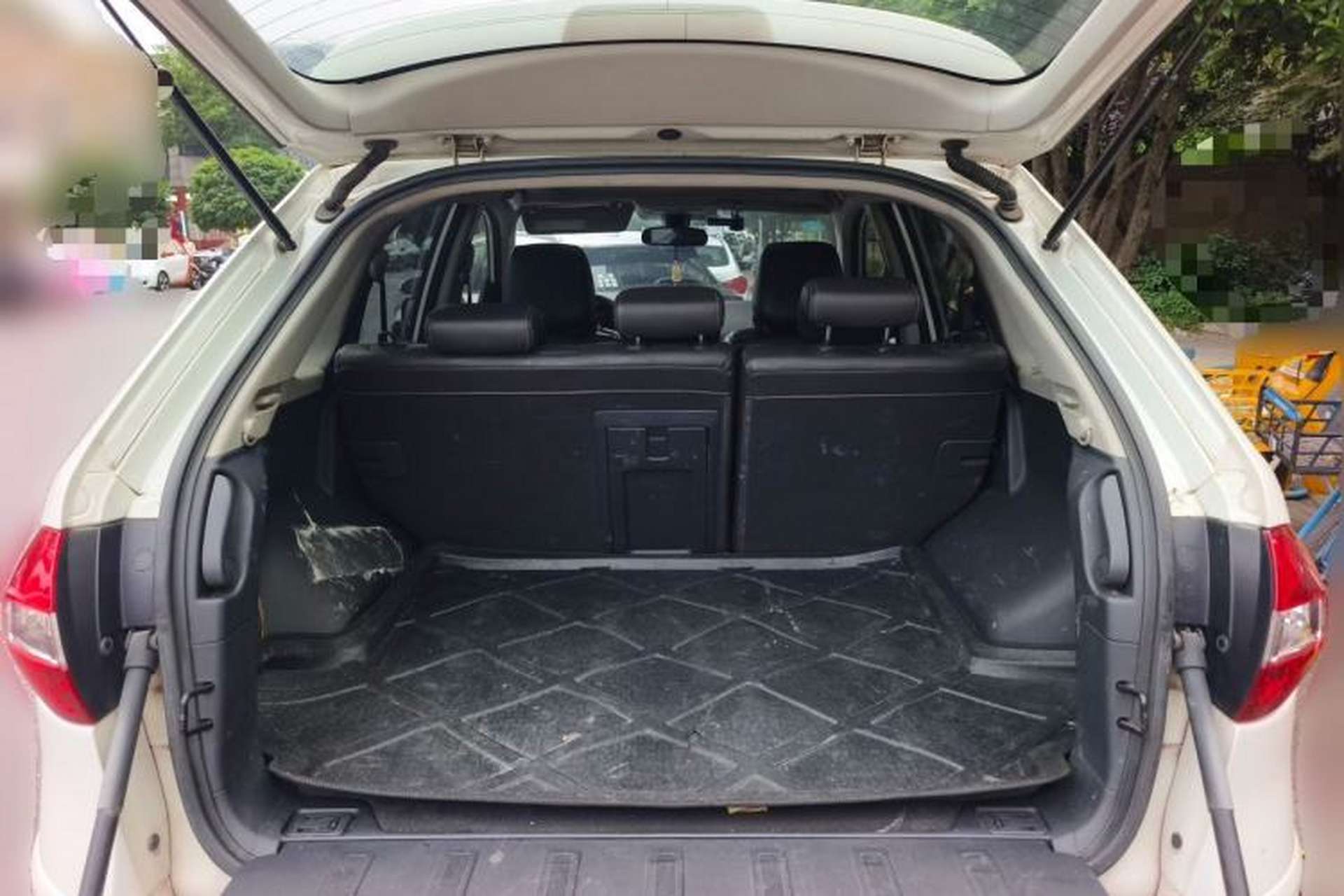 Used Renault Koleos 2012 2.5L 4x4 Comfort Edition with Navigation Trunk