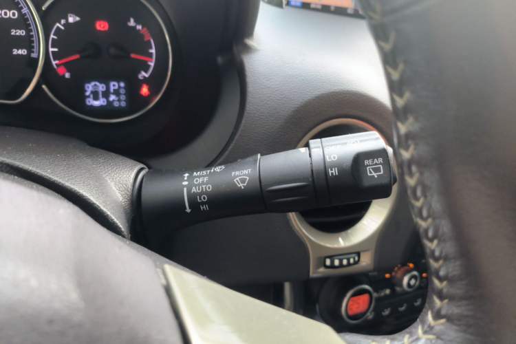 Used Renault Koleos 2012 2.5L Two-Wheel Drive Comfort Edition with Navigation Vehicle Key