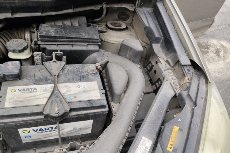 Used Renault Koleos 2012 2.5L 4x4 Luxury Navigation Edition Engine Bay Left