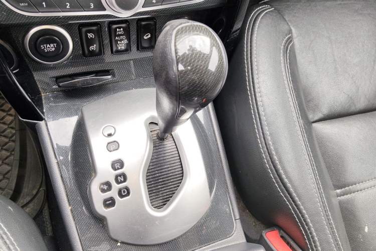 Used Renault Koleos 2012 2.5L 4x4 Luxury Navigation Edition Gear Lever