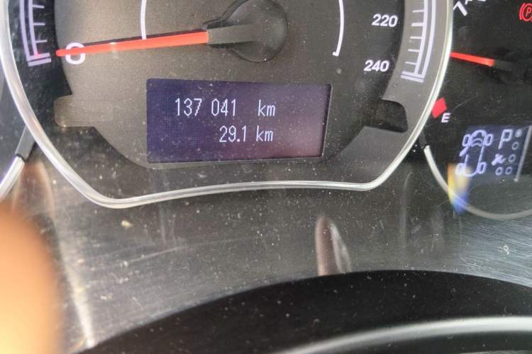 Used Renault Koleos 2012 2.5L 4x4 Luxury Navigation Edition Odometer Close Up