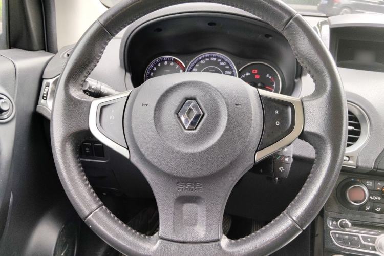 Used Renault Koleos 2012 2.5L 4x4 Luxury Navigation Edition Steering Wheel