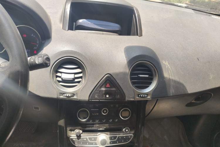 Used Renault Koleos 2013 2.5L Four-Wheel Drive Luxury Edition Audio And AC Panel