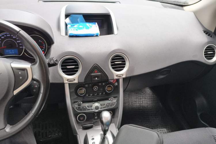 Used Renault Koleos 2013 2.5L Two-Wheel-Drive Urban Edition Audio And AC Panel
