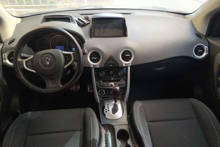 Used Renault Koleos 2013 2.5L 4x4 Urban Edition Center Console
