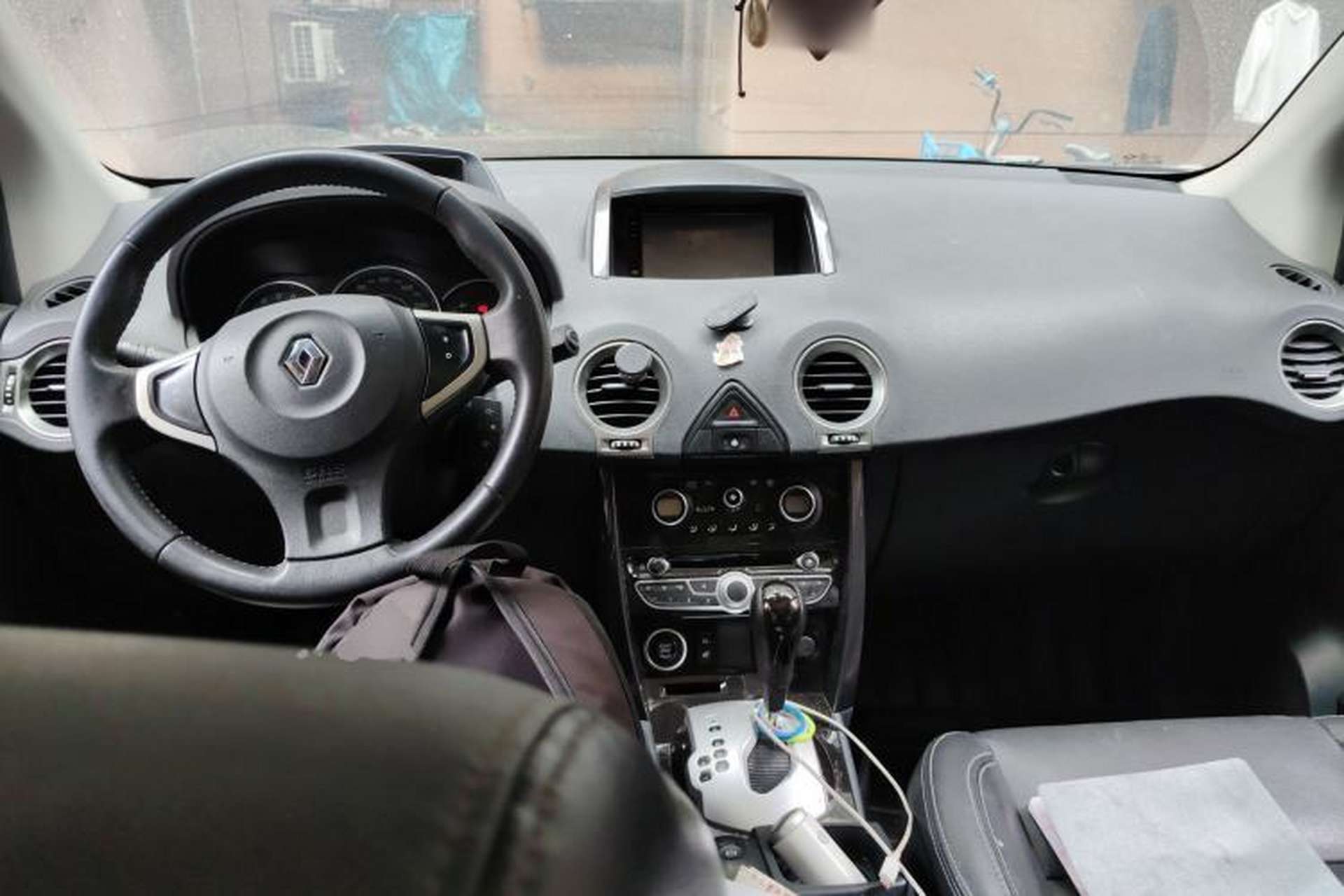 Used Renault Koleos 2013 2.5L 4x4 Comfort Edition with Navigation Center Console