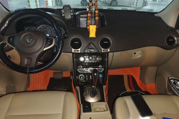 Used Renault Koleos 2013 2.5L 4x4 Comfort Edition Center Console