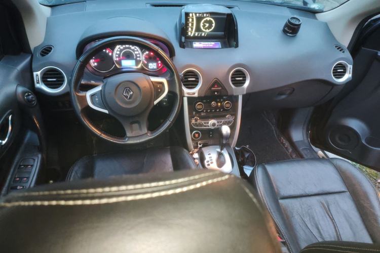 Used Renault Koleos 2013 2.5L Two-Wheel-Drive Urban Edition Center Console
