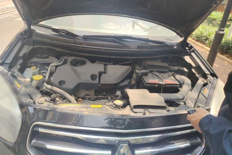 Used Renault Koleos 2013 2.5L Four-Wheel Drive Luxury Edition Engine Bay