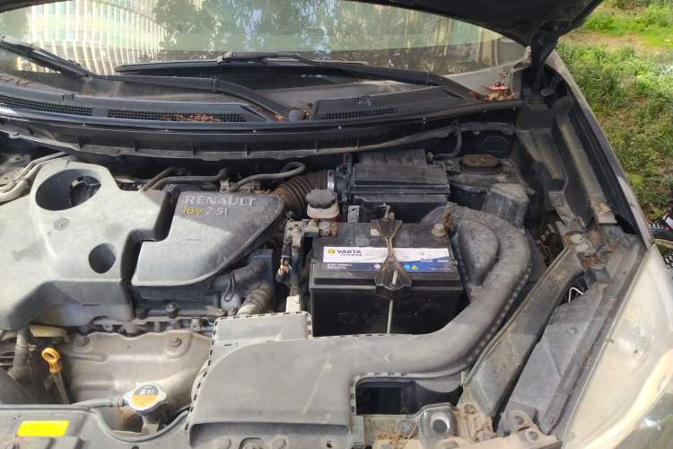 Used Renault Koleos 2013 2.5L 4x4 Urban Edition Engine Bay Left