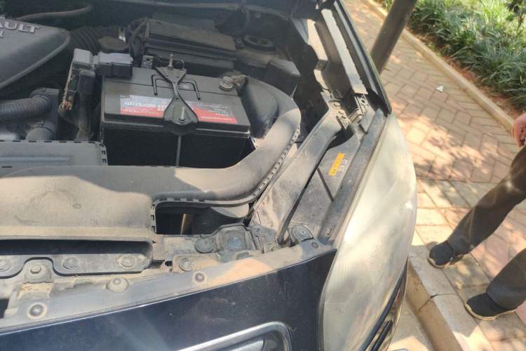 Used Renault Koleos 2013 2.5L Four-Wheel Drive Luxury Edition Engine Bay Left