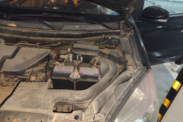 Used Renault Koleos 2013 2.5L 4x4 Comfort Edition Engine Bay Left