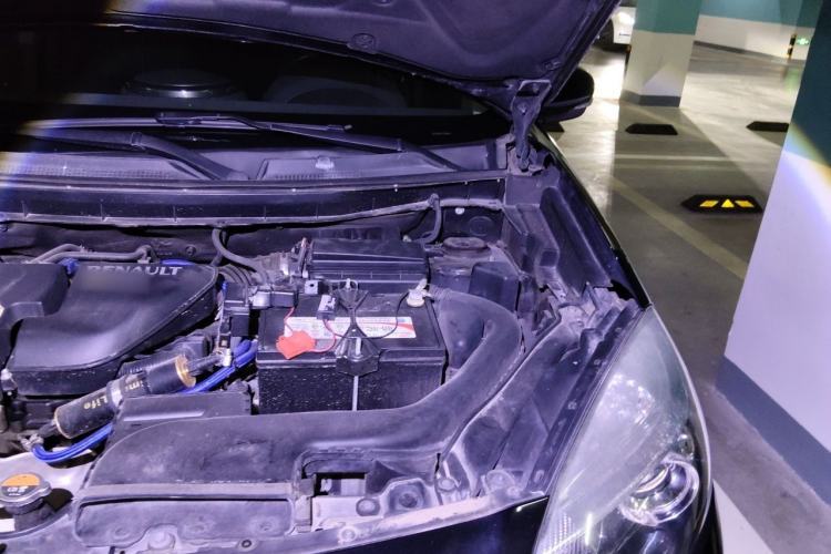 Used Renault Koleos 2013 2.5L Two-Wheel Drive Comfort Edition Engine Bay Left