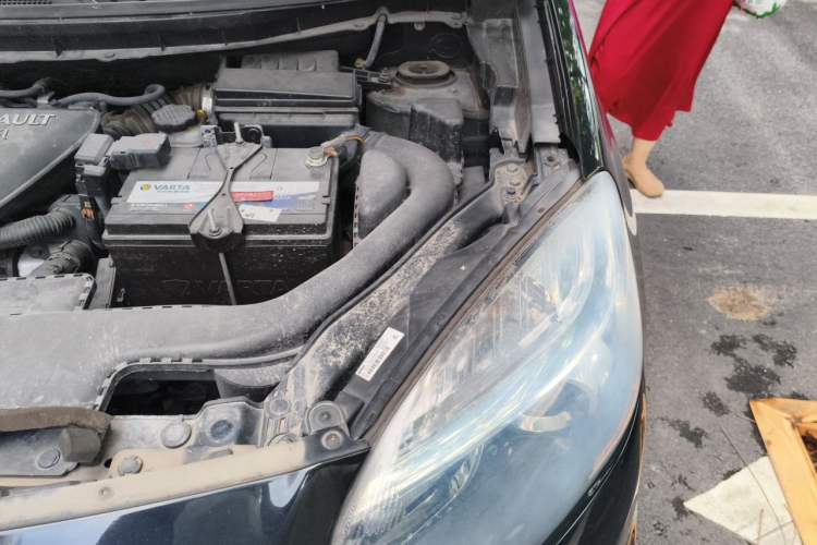 Used Renault Koleos 2013 2.5L Two-Wheel-Drive Urban Edition Engine Bay Left
