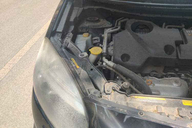 Used Renault Koleos 2013 2.5L Four-Wheel Drive Luxury Edition Engine Bay Right