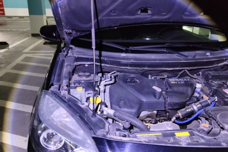 Used Renault Koleos 2013 2.5L Two-Wheel Drive Comfort Edition Engine Bay Right