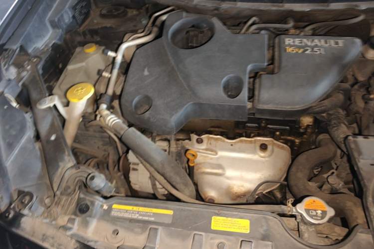 Used Renault Koleos 2013 2.5L Two-Wheel Drive Comfort Edition Engine Bay Right
