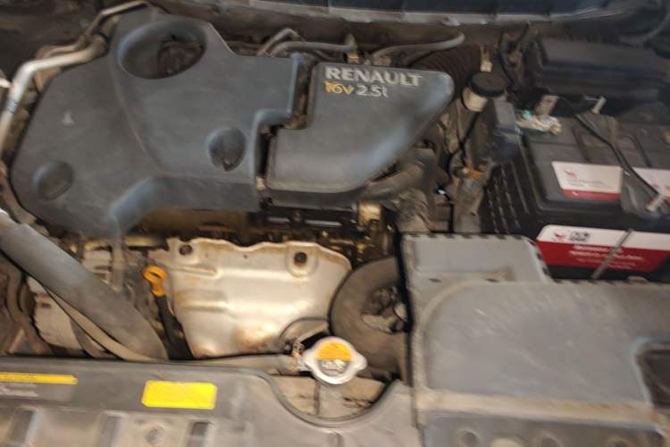 Used Renault Koleos 2013 2.5L Two-Wheel Drive Comfort Edition Engine Bay