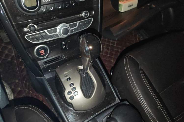 Used Renault Koleos 2013 2.5L Two-Wheel Drive Comfort Edition Gear Lever