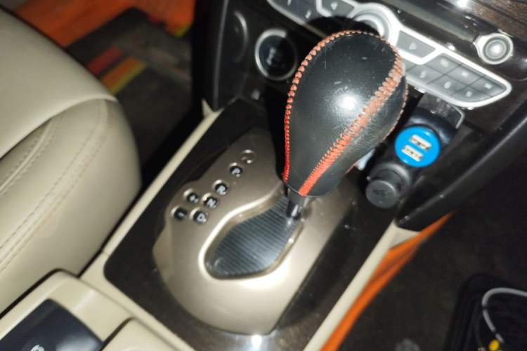 Used Renault Koleos 2013 2.5L 4x4 Comfort Edition Gear Lever