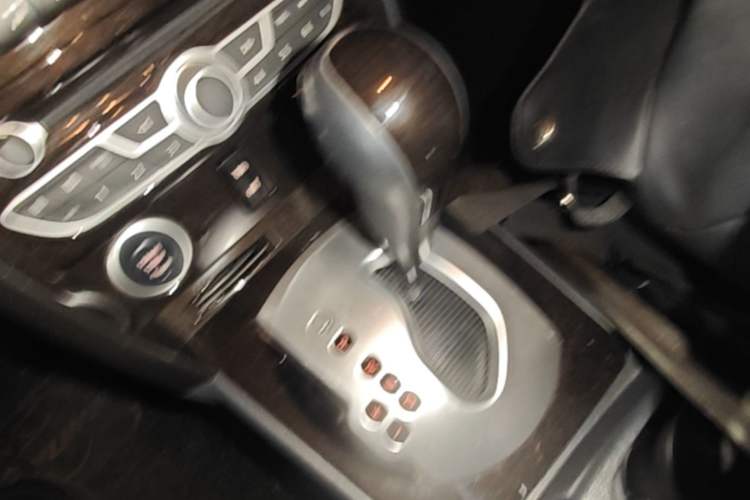 Used Renault Koleos 2013 2.5L Two-Wheel Drive Comfort Edition Gear Lever