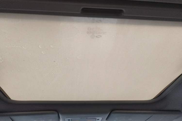 Used Renault Koleos 2013 2.5L Two-Wheel-Drive Urban Edition Headliner