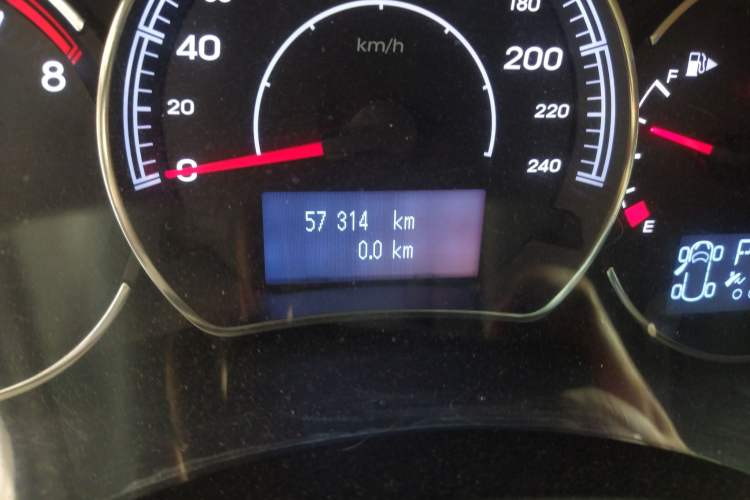 Used Renault Koleos 2013 2.5L 4x4 Urban Edition Odometer Close Up