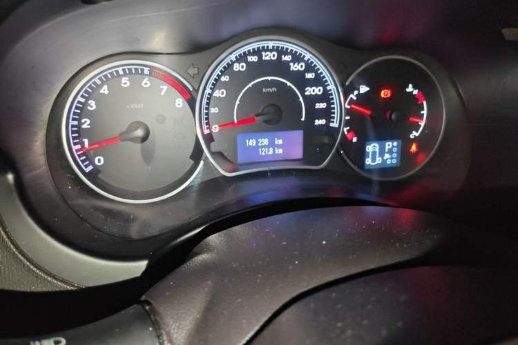 Used Renault Koleos 2013 2.5L Two-Wheel Drive Comfort Edition Odometer Close Up