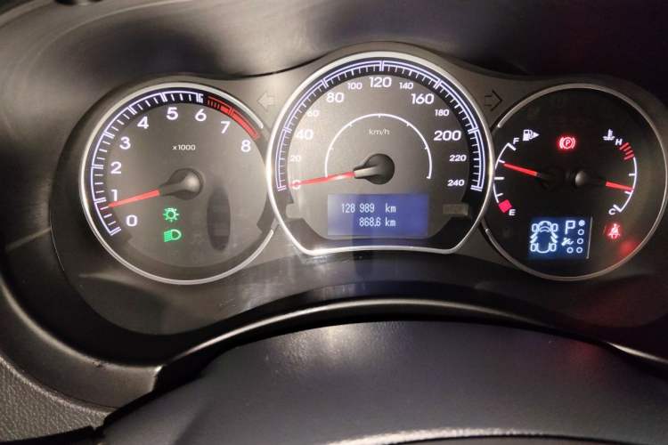 Used Renault Koleos 2013 2.5L Two-Wheel Drive Comfort Edition Odometer Close Up