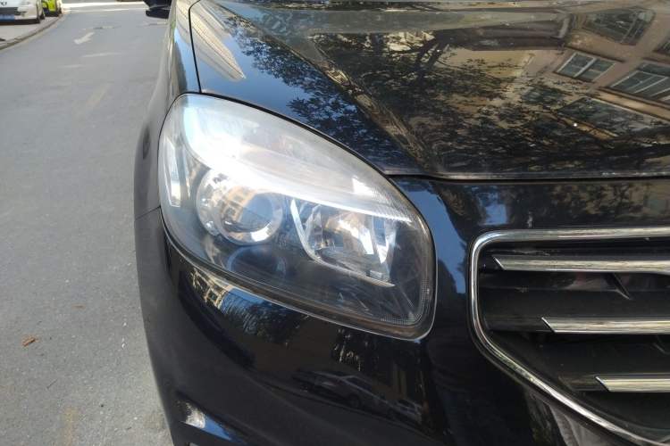 Used Renault Koleos 2013 2.5L 4x4 Urban Edition Right Front Headlight