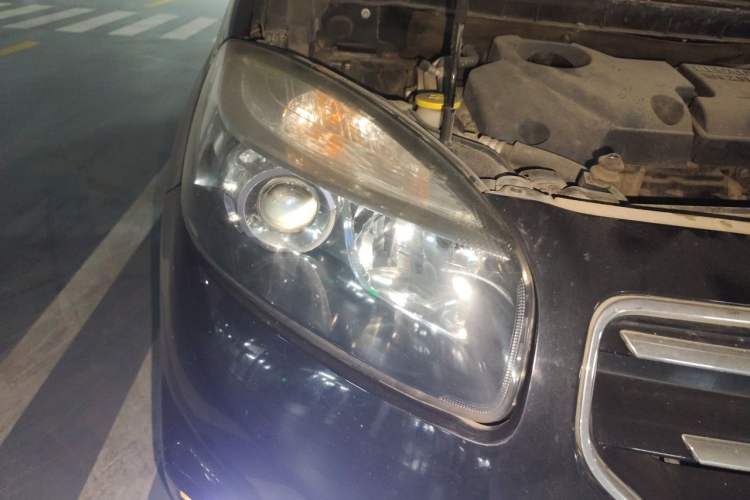 Used Renault Koleos 2013 2.5L 4x4 Comfort Edition Right Front Headlight
