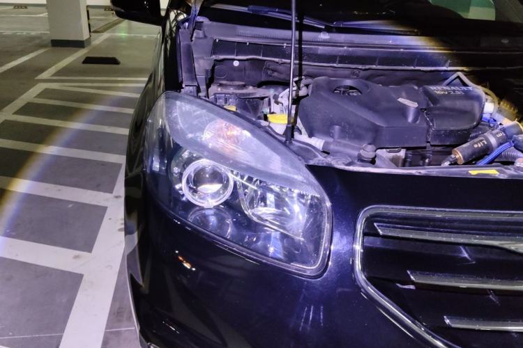 Used Renault Koleos 2013 2.5L Two-Wheel Drive Comfort Edition Right Front Headlight