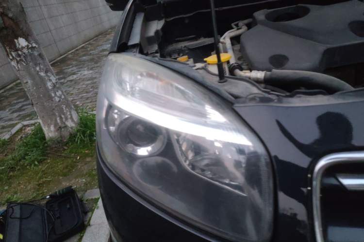 Used Renault Koleos 2013 2.5L Two-Wheel-Drive Urban Edition Right Front Headlight