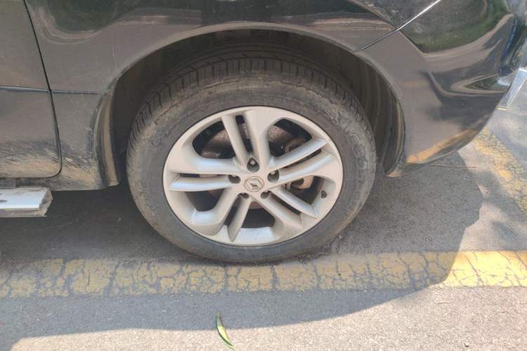 Used Renault Koleos 2013 2.5L Four-Wheel Drive Luxury Edition Right Front Wheel Hub