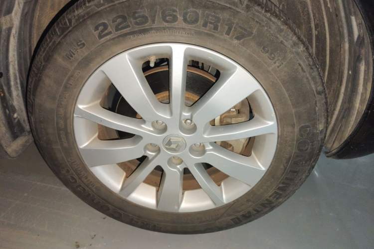 Used Renault Koleos 2013 2.5L 4x4 Comfort Edition Right Front Wheel Hub