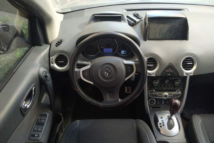 Used Renault Koleos 2013 2.5L 4x4 Urban Edition Steering Wheel