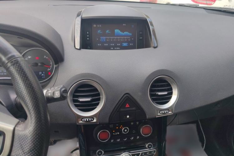 Used Renault Koleos 2013 2.5L 4x4 Urban Edition Audio And AC Panel
