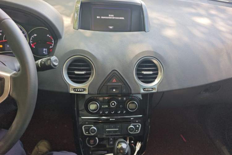 Used Renault Koleos 2013 2.5L Two-Wheel Drive Comfort Edition Audio And AC Panel