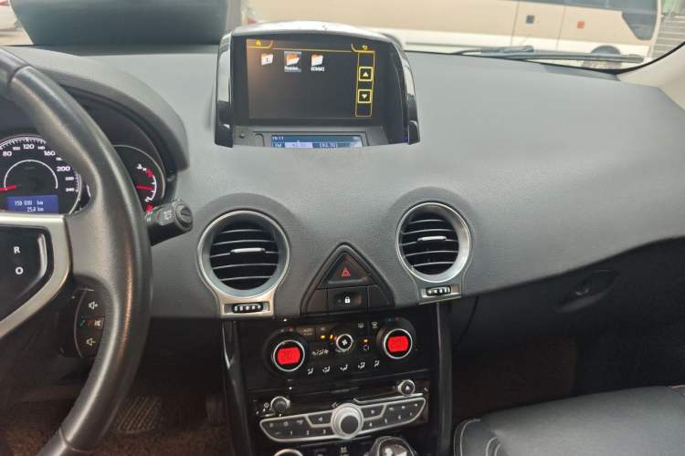 Used Renault Koleos 2013 2.5L 4x4 Comfort Edition Audio And AC Panel