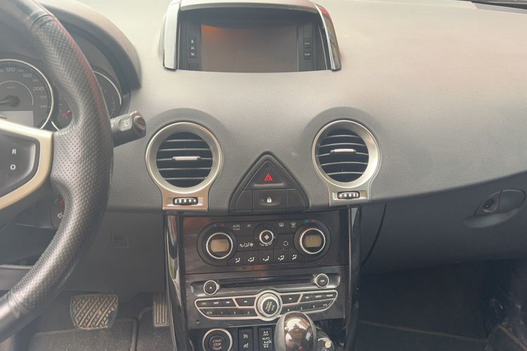 Used Renault Koleos 2013 2.5L 4x4 Urban Edition Audio And AC Panel