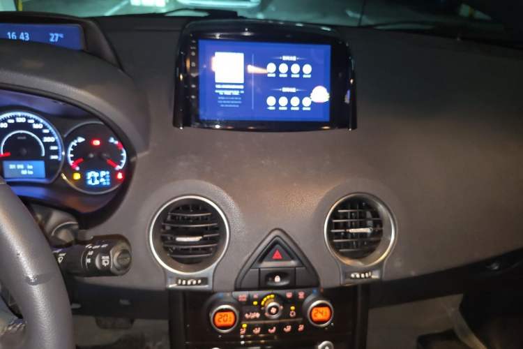Used Renault Koleos 2013 2.5L Two-Wheel Drive Comfort Edition Audio And AC Panel