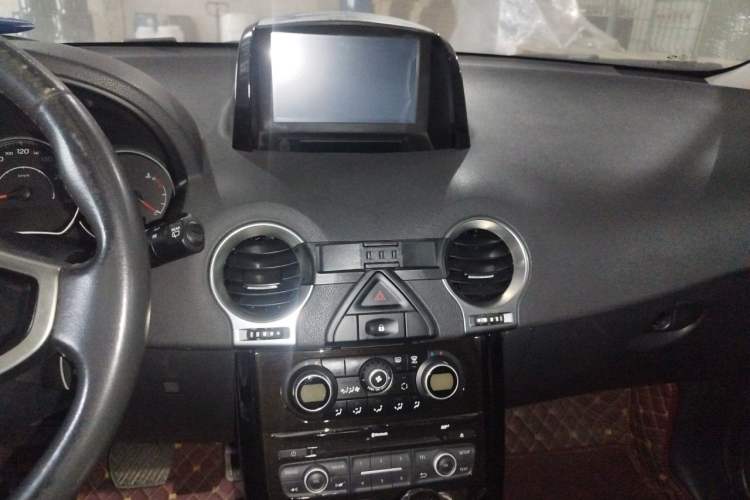 Used Renault Koleos 2013 2.5L Two-Wheel Drive Luxury Navigation Edition Audio And AC Panel
