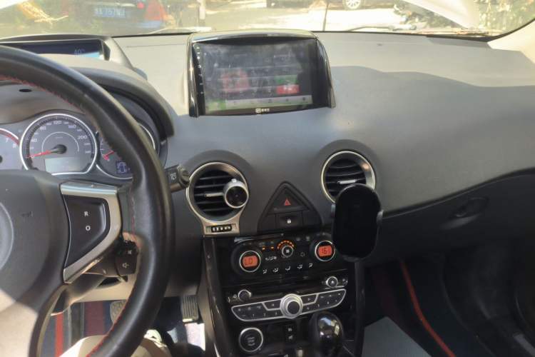 Used Renault Koleos 2013 2.5L Two-Wheel Drive Comfort Edition Audio And AC Panel