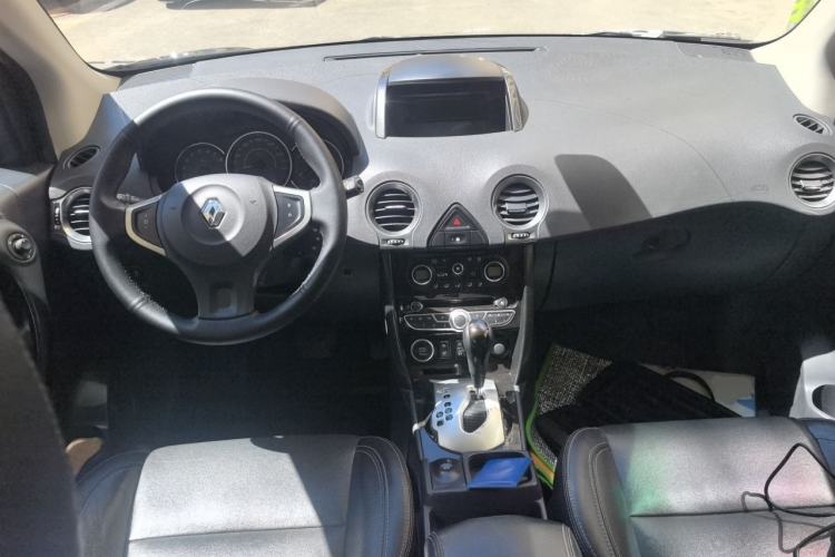 Used Renault Koleos 2013 2.5L 4x4 Comfort Edition Center Console