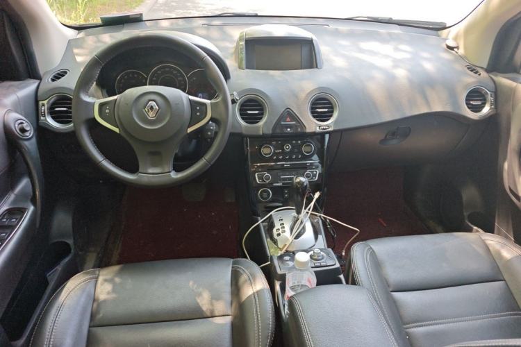Used Renault Koleos 2013 2.5L Two-Wheel Drive Comfort Edition Center Console