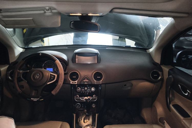 Used Renault Koleos 2013 2.5L 4x4 Comfort Edition Center Console